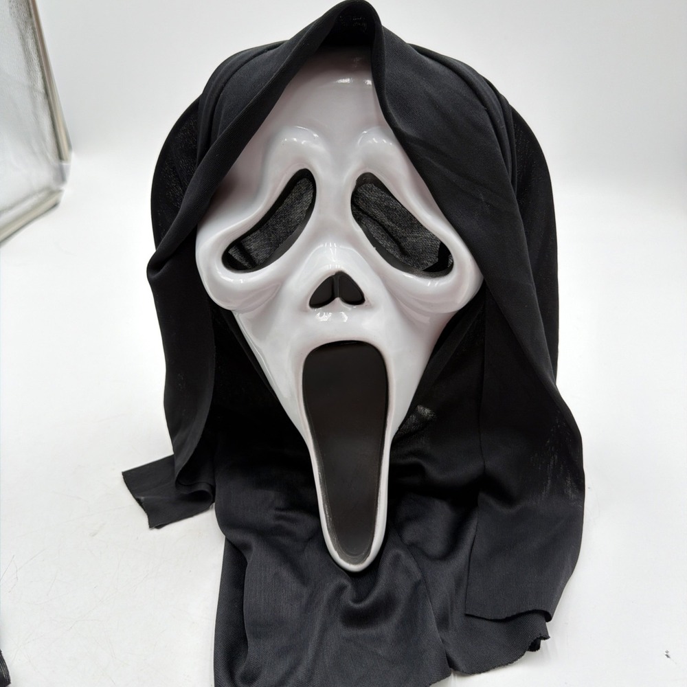 Fun World Ghost Face Mask Scream 2018 9206GF Hooded Halloween Costume